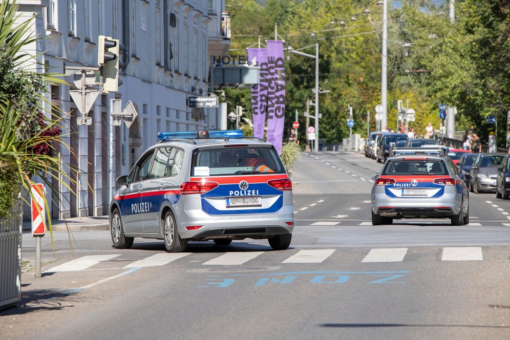 Die steirische Polizei fahndet nach dem flüchtigen Täter. Symbolbild. 