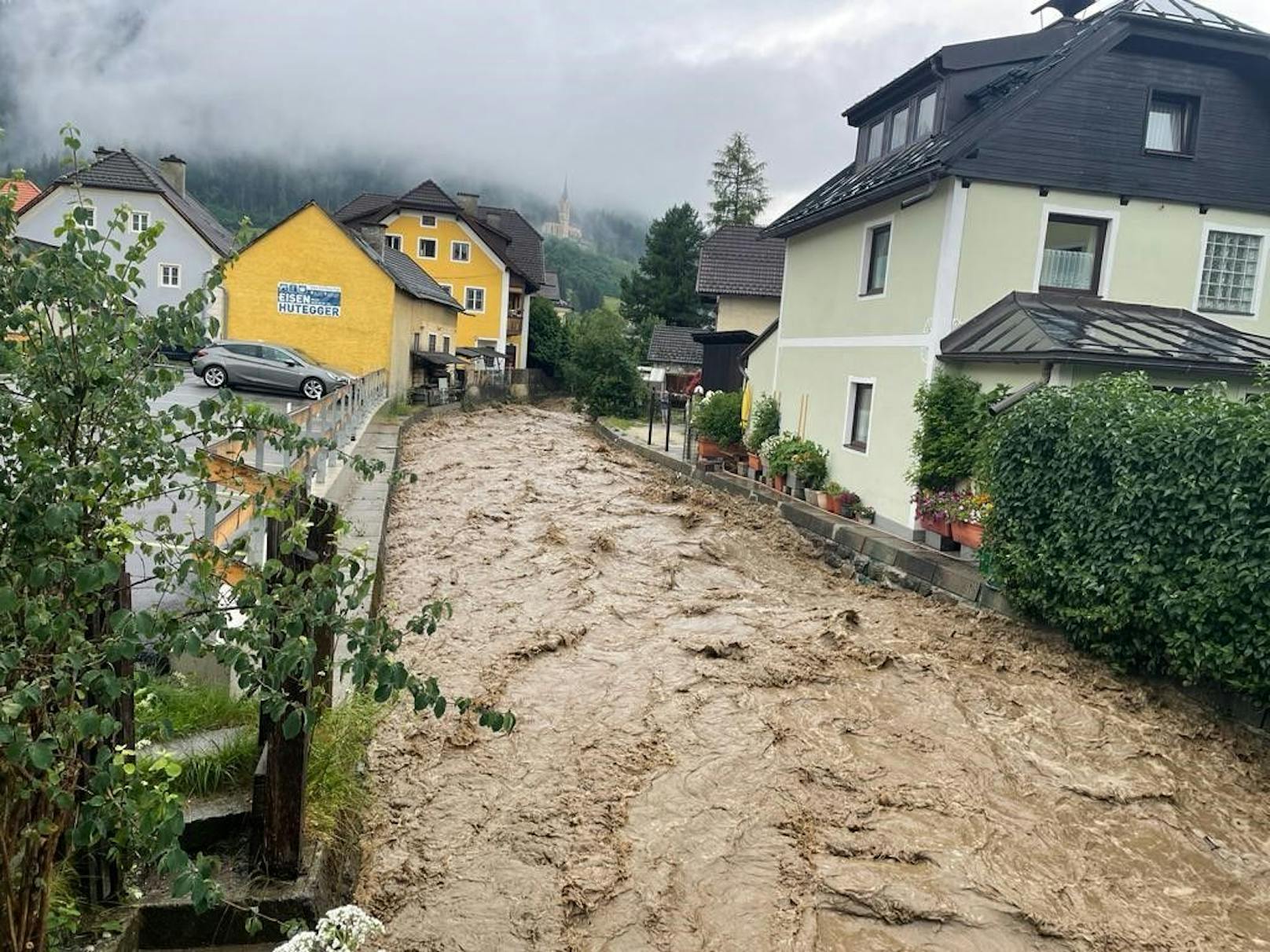 Überflutungen nach Unwettern im Bezirk Tamsweg.