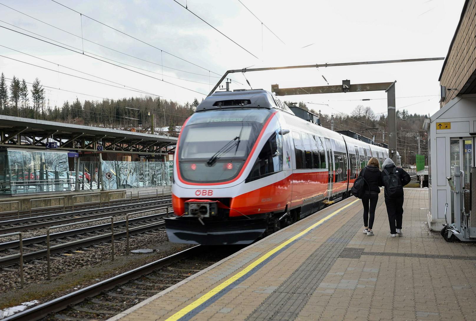 Inkognito-Gewalttäter auf Bahnsteig in Jenbach gestoppt