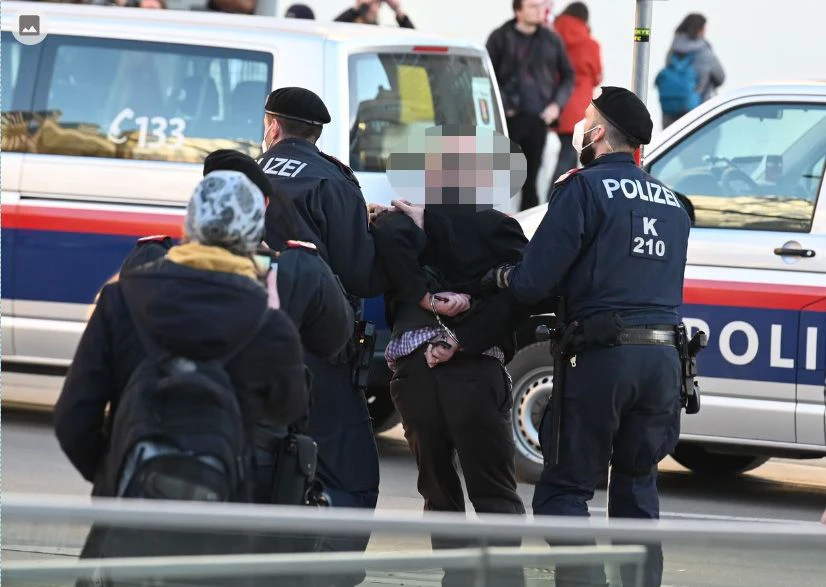 Bei der Demonstration in Innsbruck wurden 29 Personen angezeigt. Archivbild vom 20. Februar 2021.