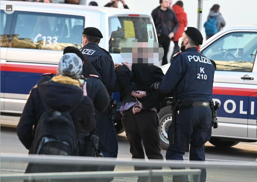 Bei der Demonstration in Innsbruck wurden 29 Personen angezeigt. Archivbild vom 20. Februar 2021.