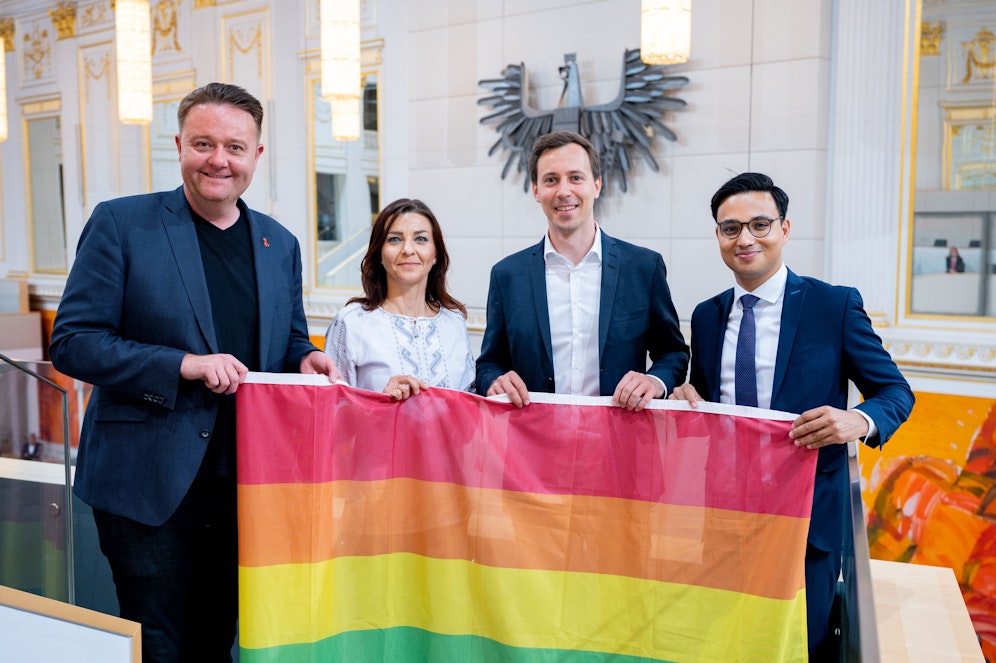 Die Nationalratsabgeordneten Mario Lindner (SPÖ), Ewa Ernst-Dziedzic (Grüne), Nico Marchetti (ÖVP) und Yannick Shetty (NEOS)