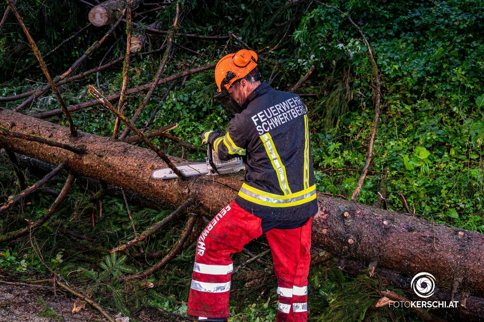 Erneut zogen am Mittwochabend wieder schwere Gewitter über das Land. Besonders betroffenen waren diesmal die Bezirke Perg und Freistadt im Mühlviertel.