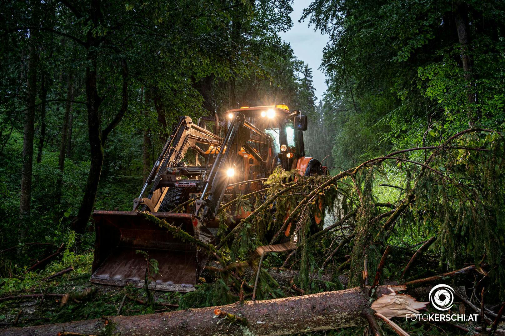 Erneut zogen am Mittwochabend wieder schwere Gewitter über das Land. Besonders betroffenen waren diesmal die Bezirke Perg und Freistadt im Mühlviertel.