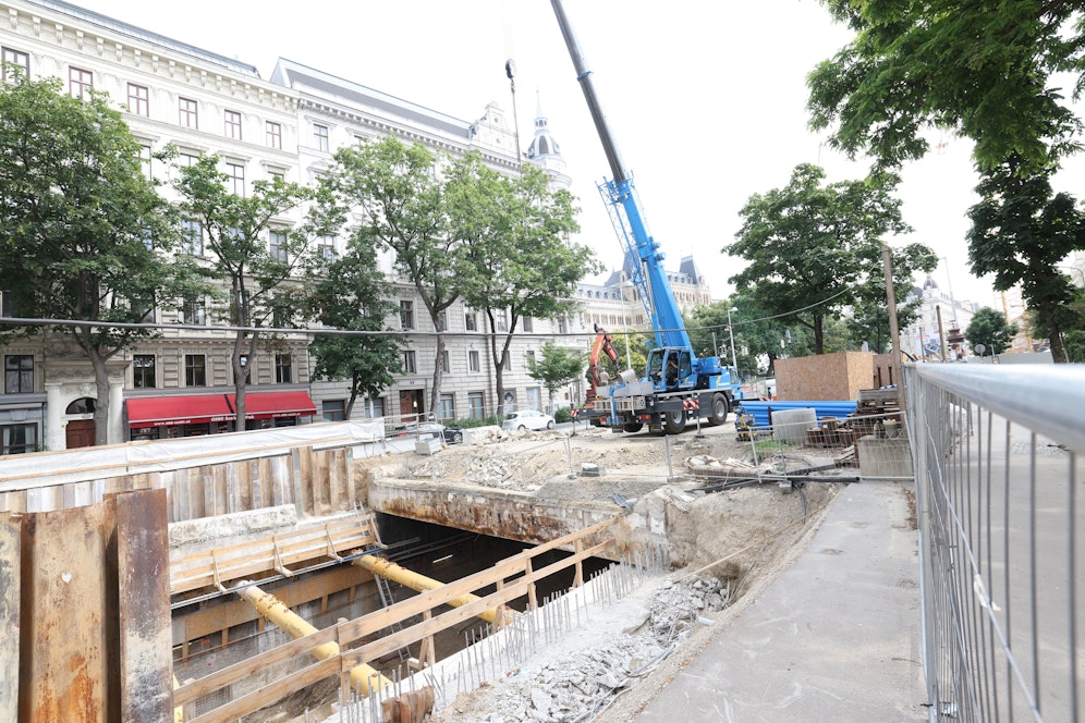 An der zukünftigen Öffi-Knotenstation U2/U5-Rathaus starten die ersten Tunnelbauarbeiten für die U2-Strecke von Schottentor zum Matzleinsdorfer Platz.