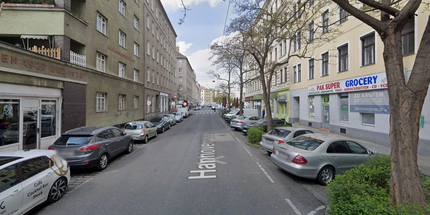 Zu einem aufsehenerregenden Fall von Fahrerflucht kam es in der Hannovergasse in Wien-Brigittenau.