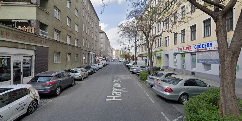 Zu einem aufsehenerregenden Fall von Fahrerflucht kam es in der Hannovergasse in Wien-Brigittenau.