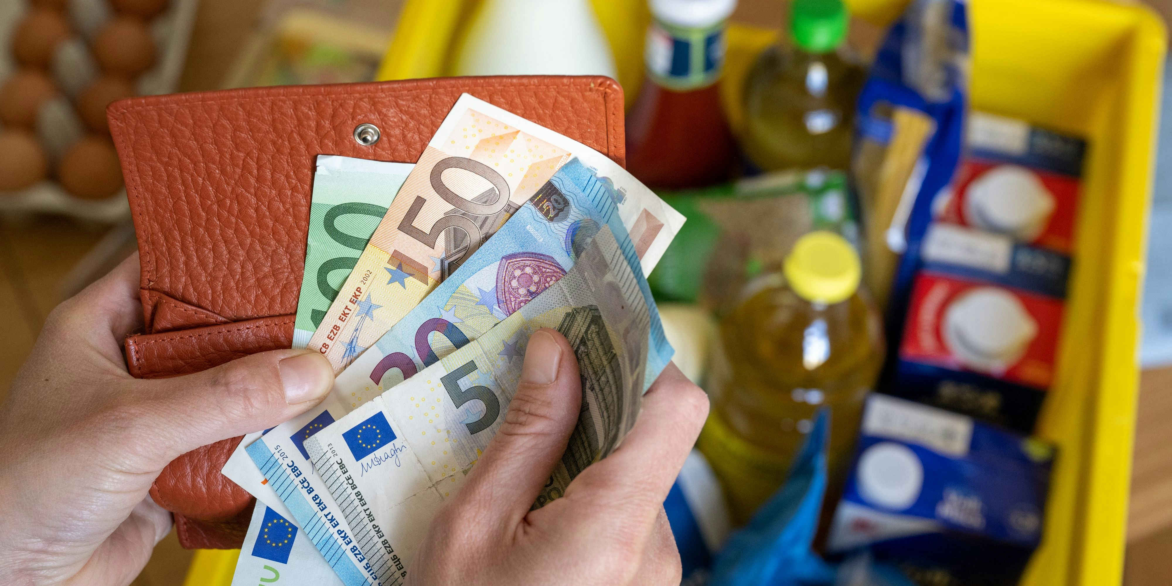 Preise steigen und steigen – und tun das noch lange, sagen nun die Wirtschaftsforscher.