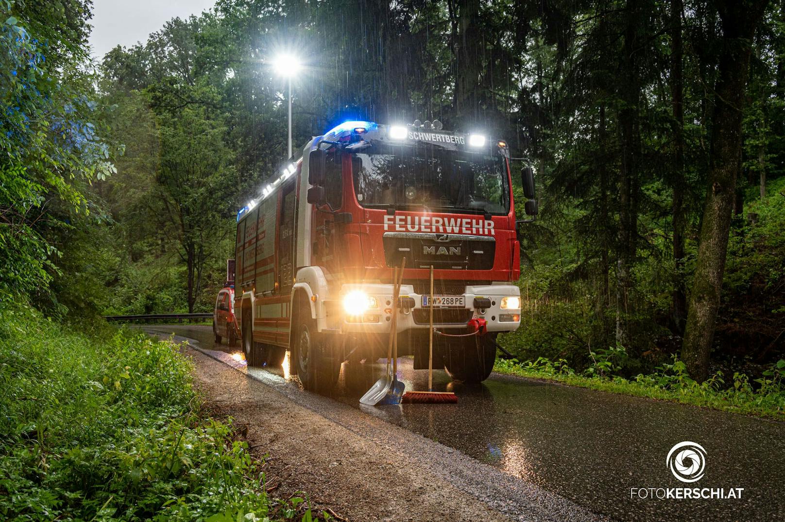 Erneut zogen am Mittwochabend wieder schwere Gewitter über das Land. Besonders betroffenen waren diesmal die Bezirke Perg und Freistadt im Mühlviertel.