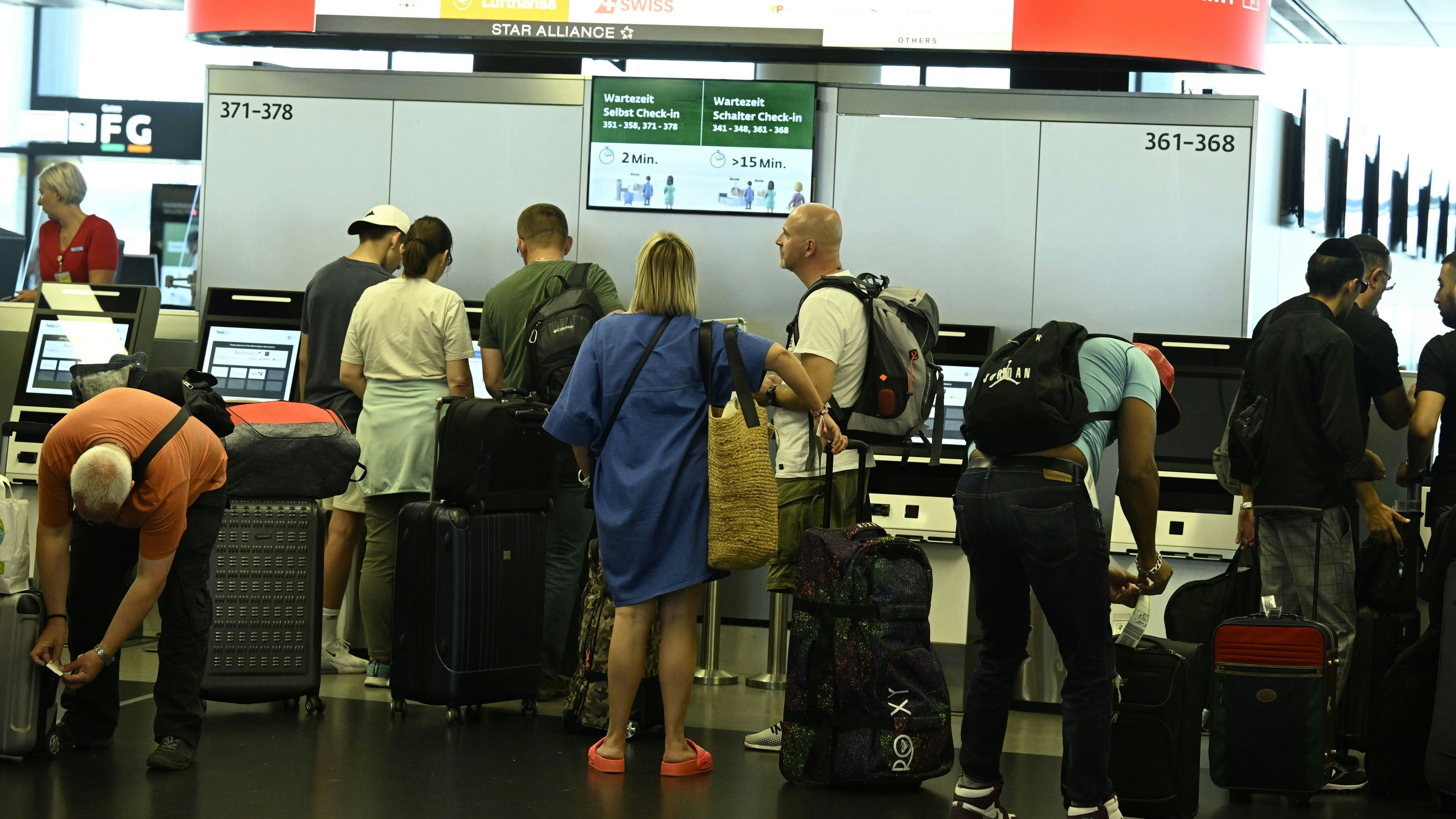  Wegen Corona-Krankenständen beim Personal fallen bei der AUA weitere Flüge aus.