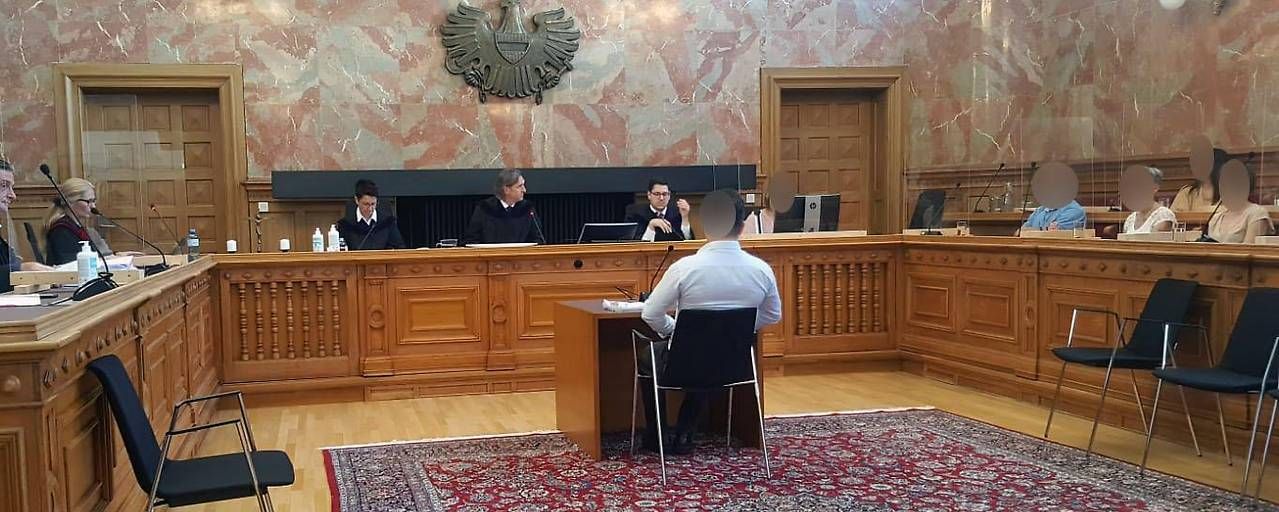 Der Angeklagte meinte, das Opfer hätte sich selber in den Bauch gestochen.