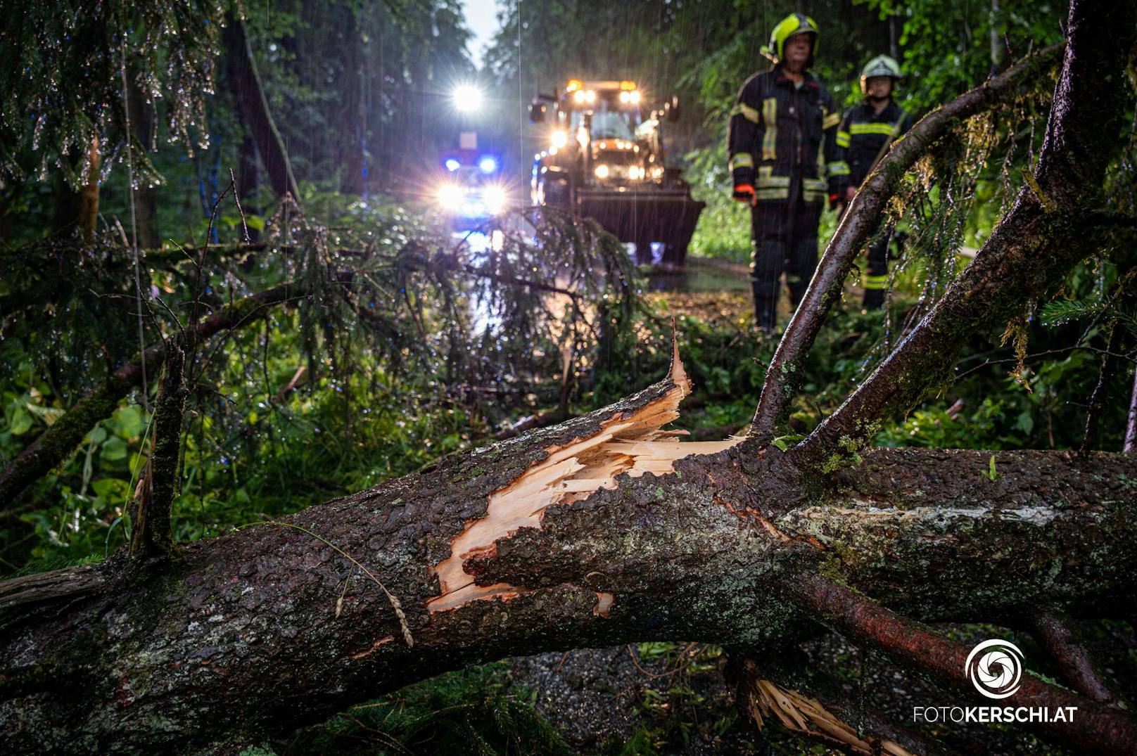 Erneut zogen am Mittwochabend wieder schwere Gewitter über das Land. Besonders betroffenen waren diesmal die Bezirke Perg und Freistadt im Mühlviertel.