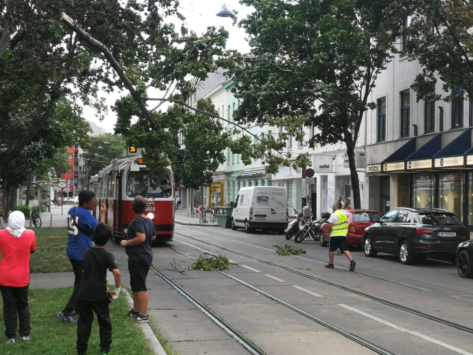 Erste Unwetter-Schäden in Wien-Floridsdorf