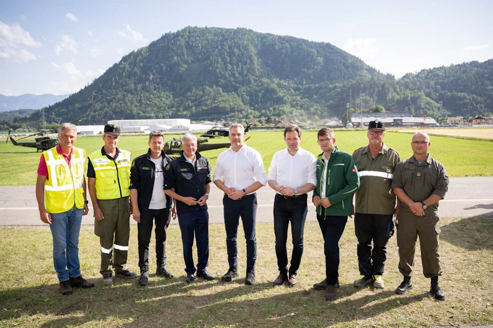 Bundeskanzler Nehammer und Landwirtschaftsminister Totschnig machten sich ein Bild von der Lage.