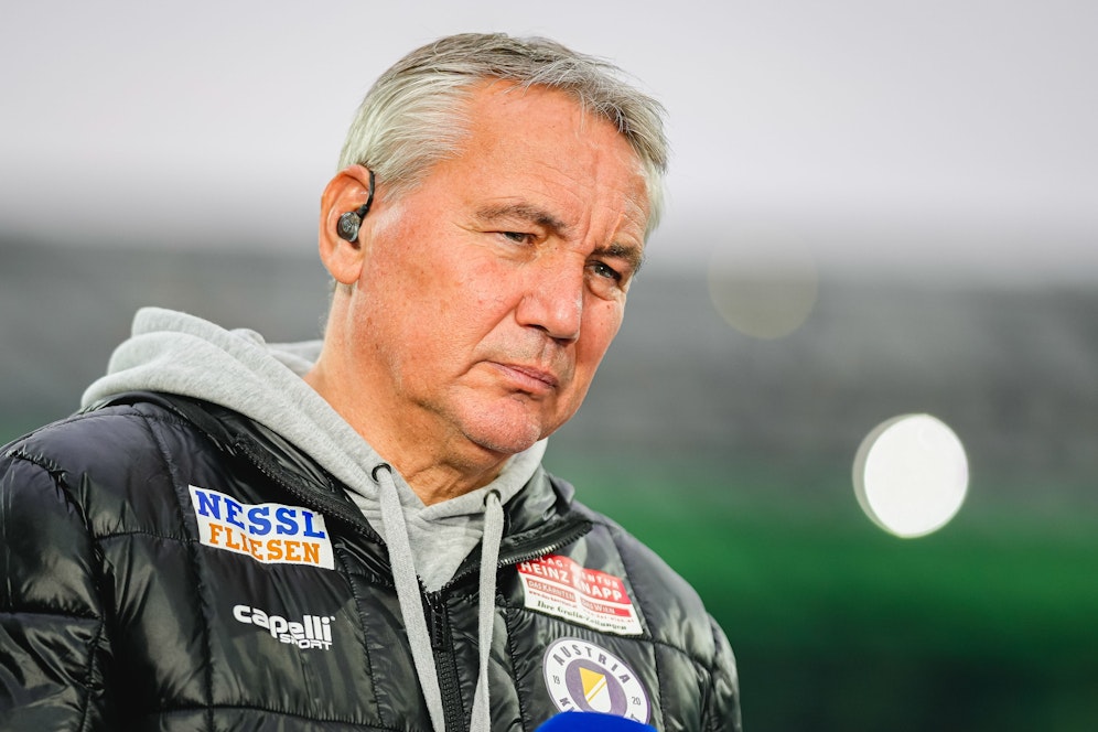 Peter Pacult spricht über die Transfers von Rapid und Austria. 