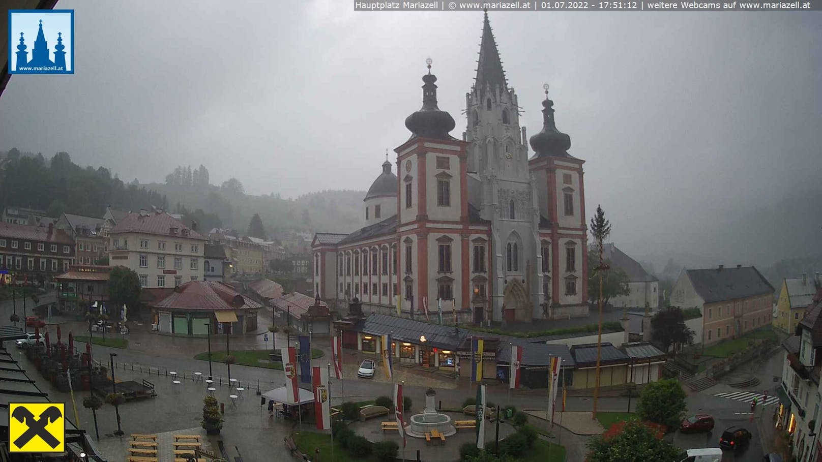 Ein anderer Blick auf den Hauptplatz und die Basilika.