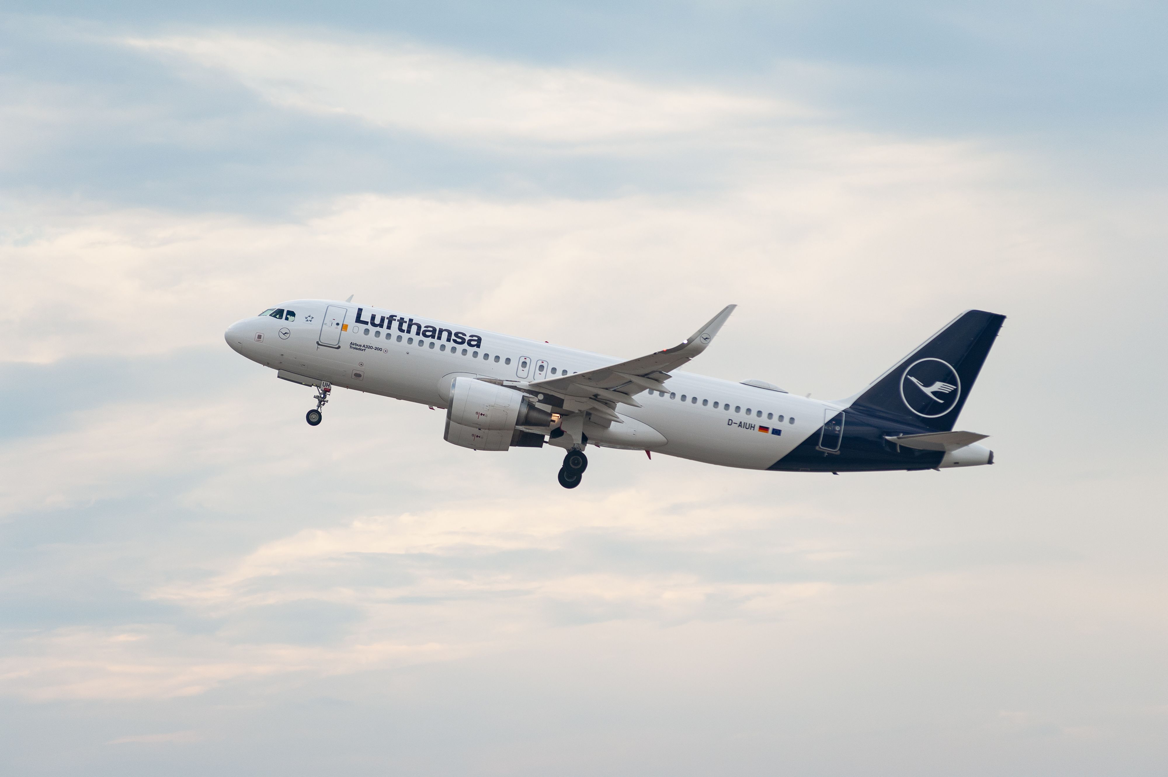 Die Lufthansa trifft nun harte Maßnahmen für Reisende.