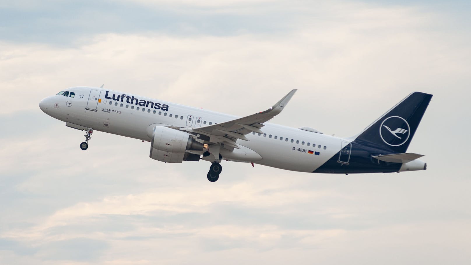 Die Lufthansa trifft nun harte Maßnahmen für Reisende.