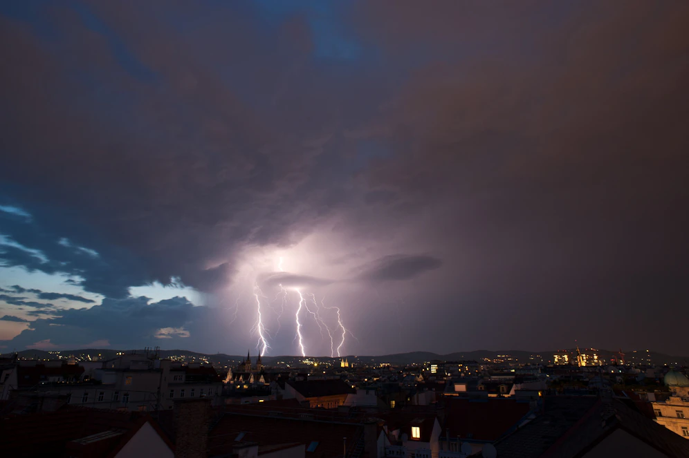 Ab Montag rollen wieder Gewitter über Wien. (Archivbild)