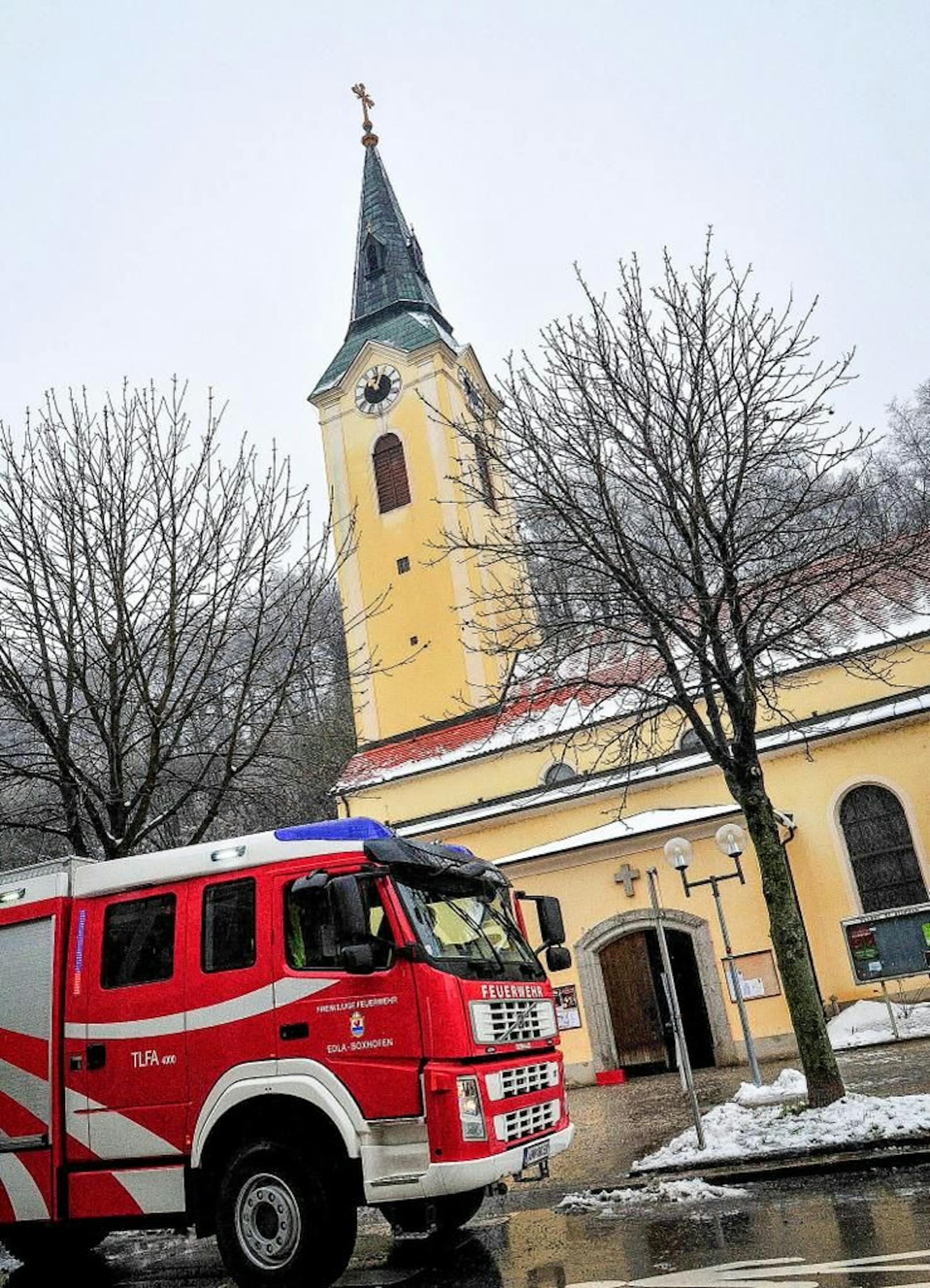 Die Feuerwehr stand am vierten Adventsonntag 2012 im Dauerstress