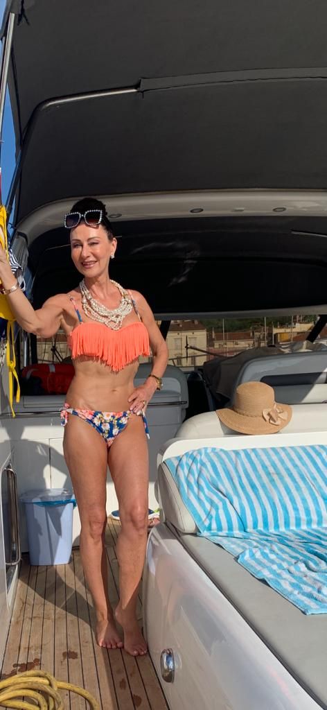 Mausi Lugner genießt die heißen Temperaturen in Slowenien.