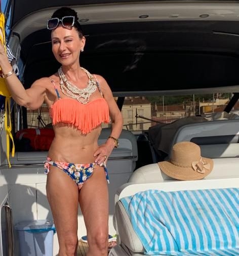 Mausi Lugner genießt die heißen Temperaturen in Slowenien.