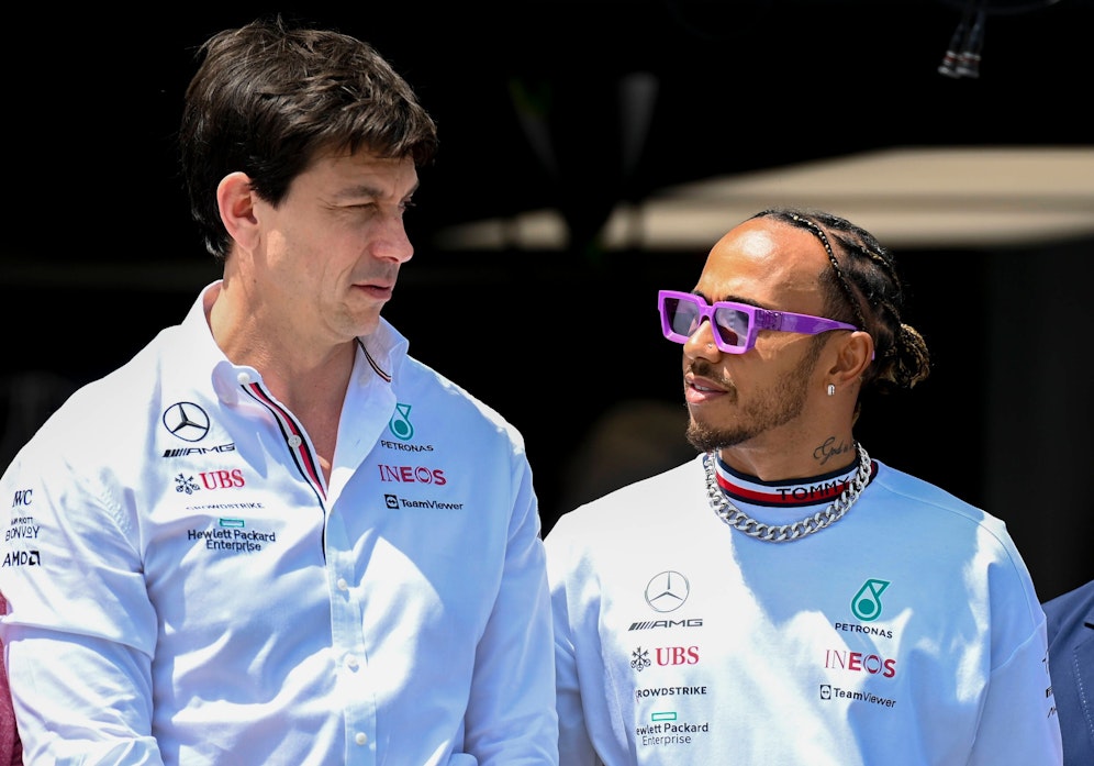 Toto Wolff verteidigt Lewis Hamilton gegen rassistische Angriffe. 