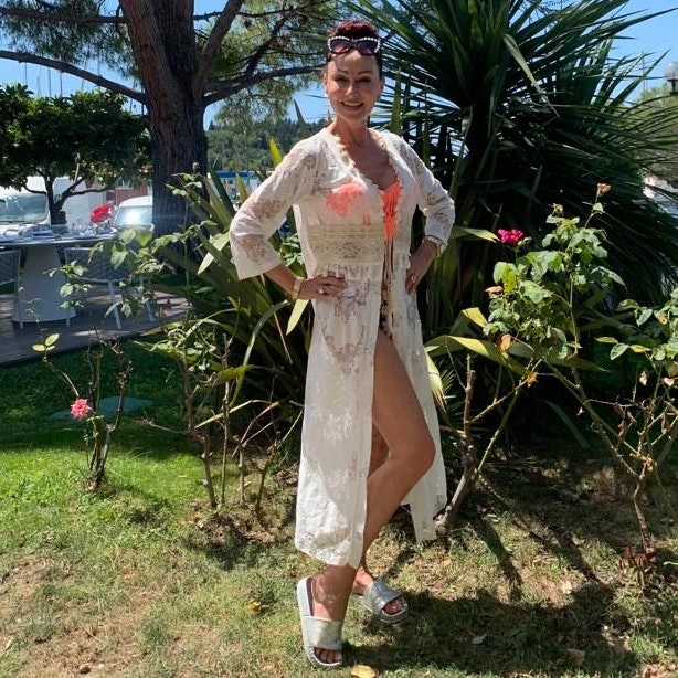 Christina Lugner zeigt sich bestens gelaunt.