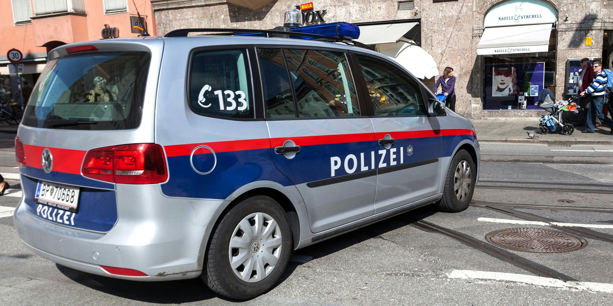 Die Polizei konnte den Verdächtigen noch nicht fassen (Symbolbild).