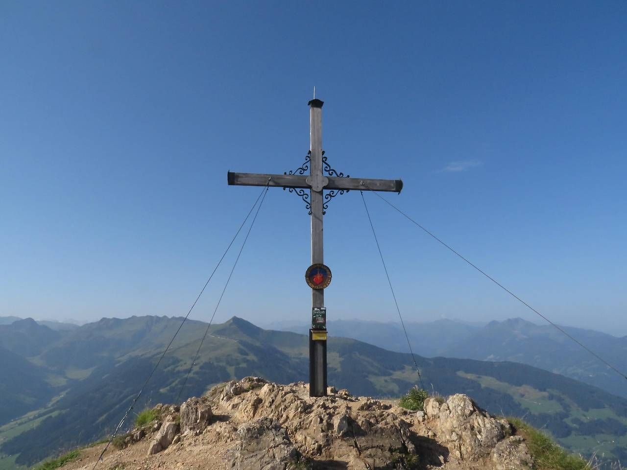 Heute.at - Frau muss nach Hundebiss von Berggipfel geflogen werden