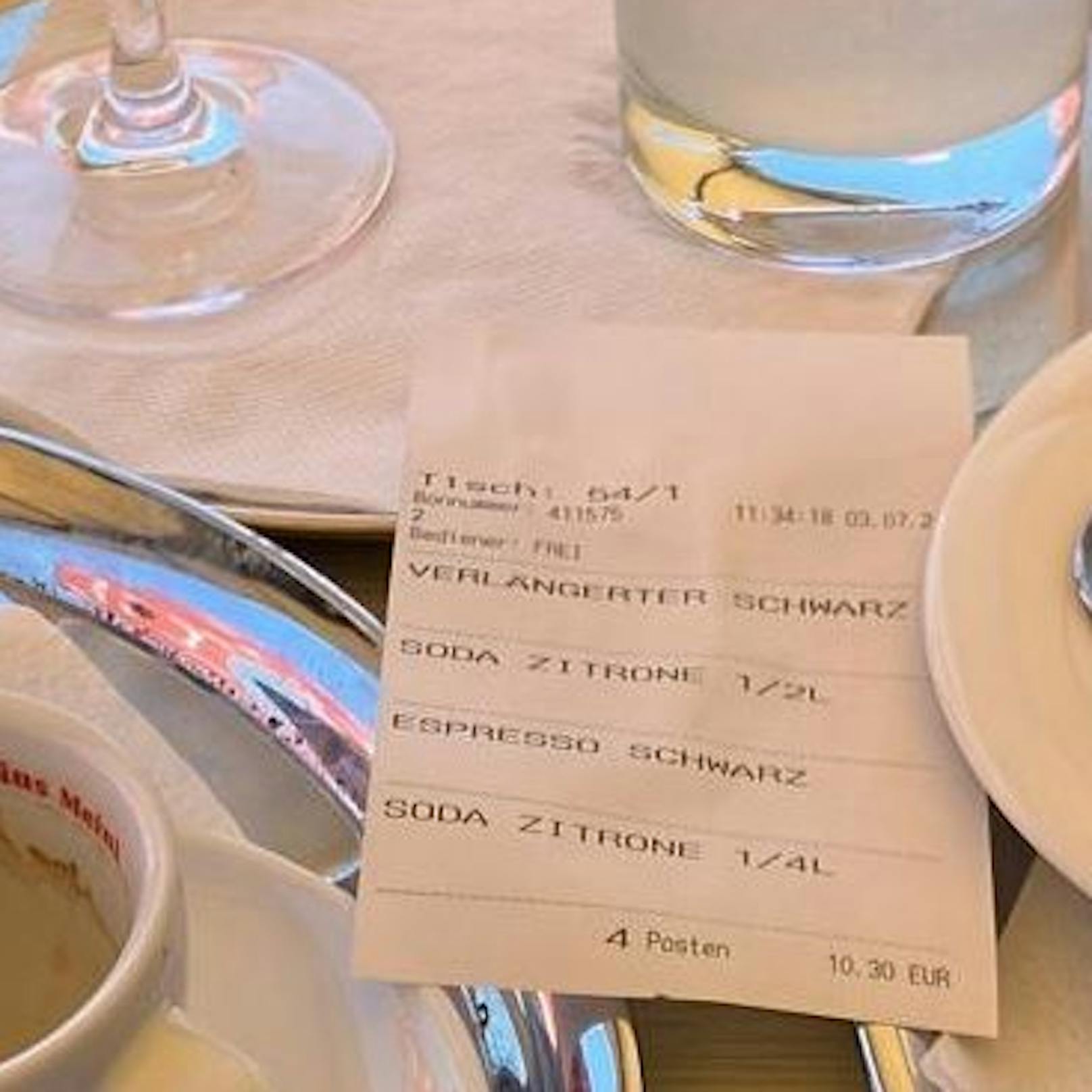 Für zwei Kaffee und zwei Soda-Zitron zahlte Daniel nur 10,30 Euro.
