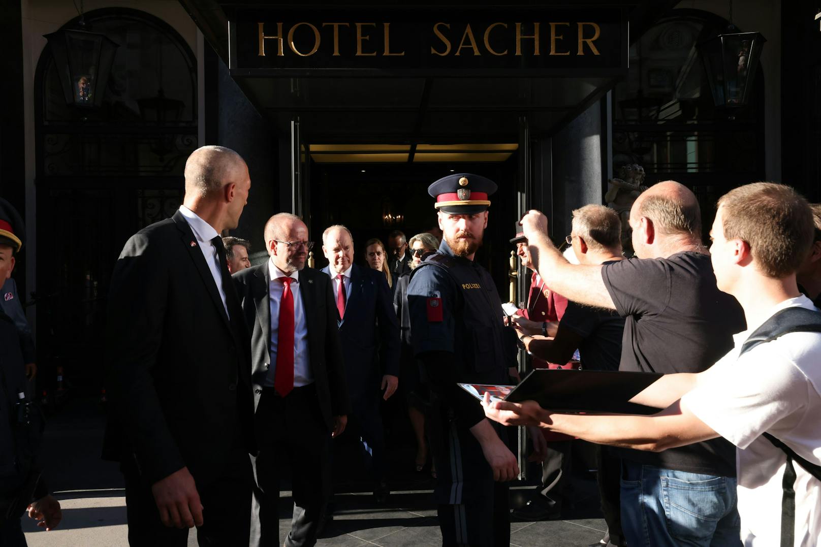 Fürst Albert kam am Nachmittag in Wien an und besuchte das Hotel Sacher.