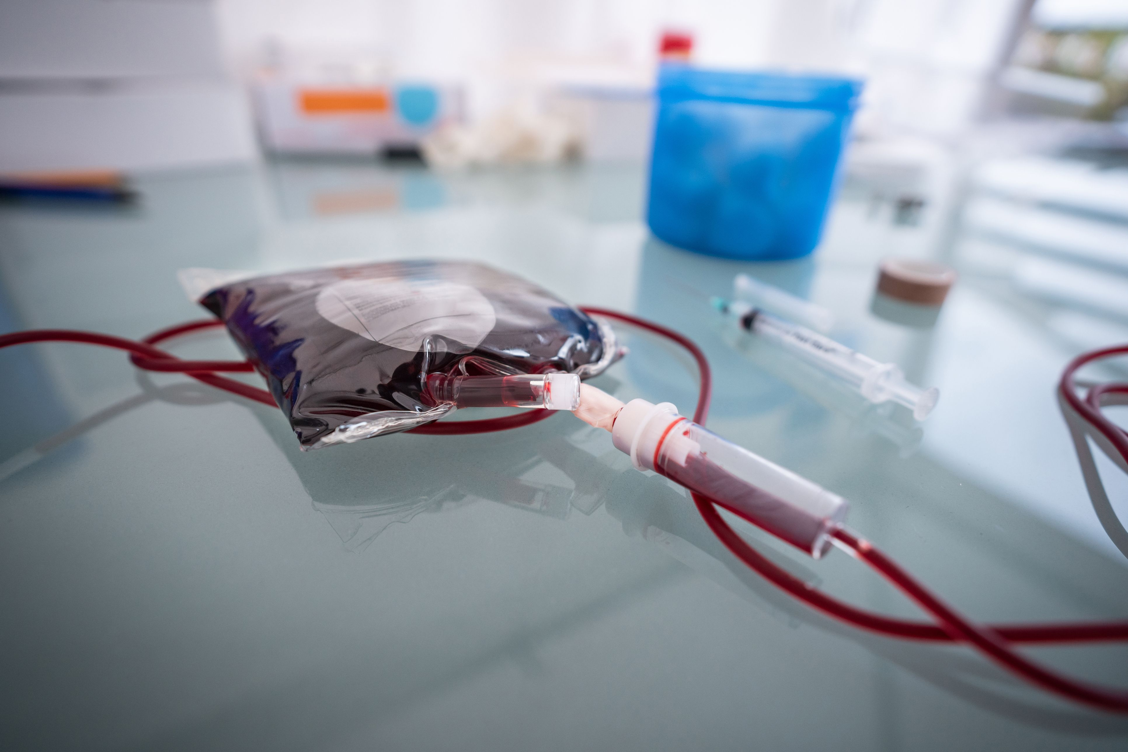 Erste Operationen müssen wegen MAngel an Blutspenden verschoben werden. (Archivfoto)