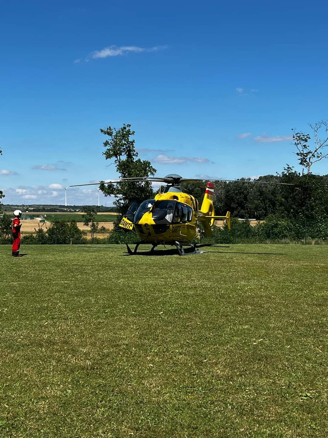 Der Mann wurde mit dem Notarzthubschrauber C9 ins Wiener AKH geflogen.