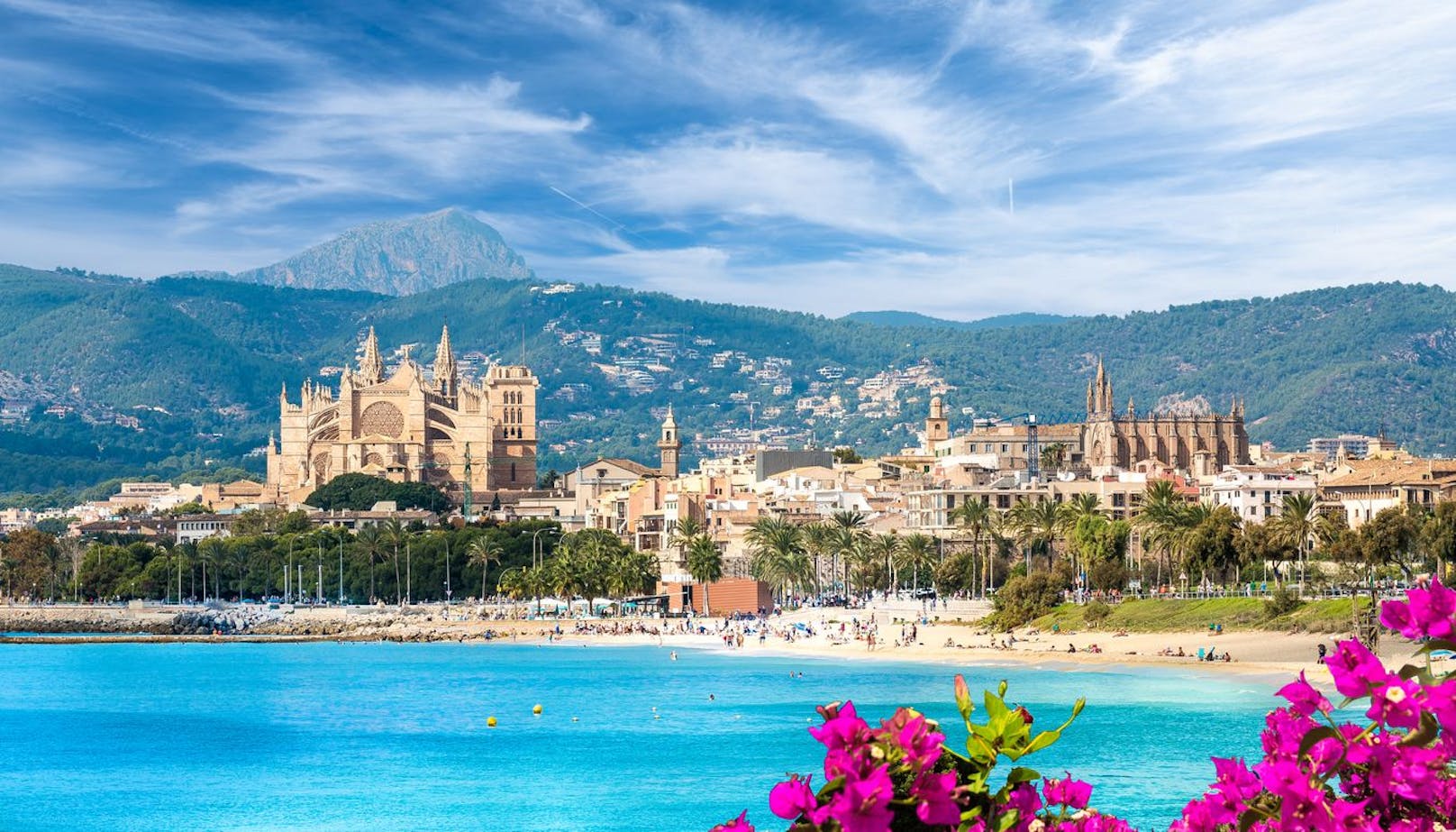 Die Kreuzfahrt führt an der spanischen Mittelmeerküste entlang. Im Bild ist Palma de Mallorca.