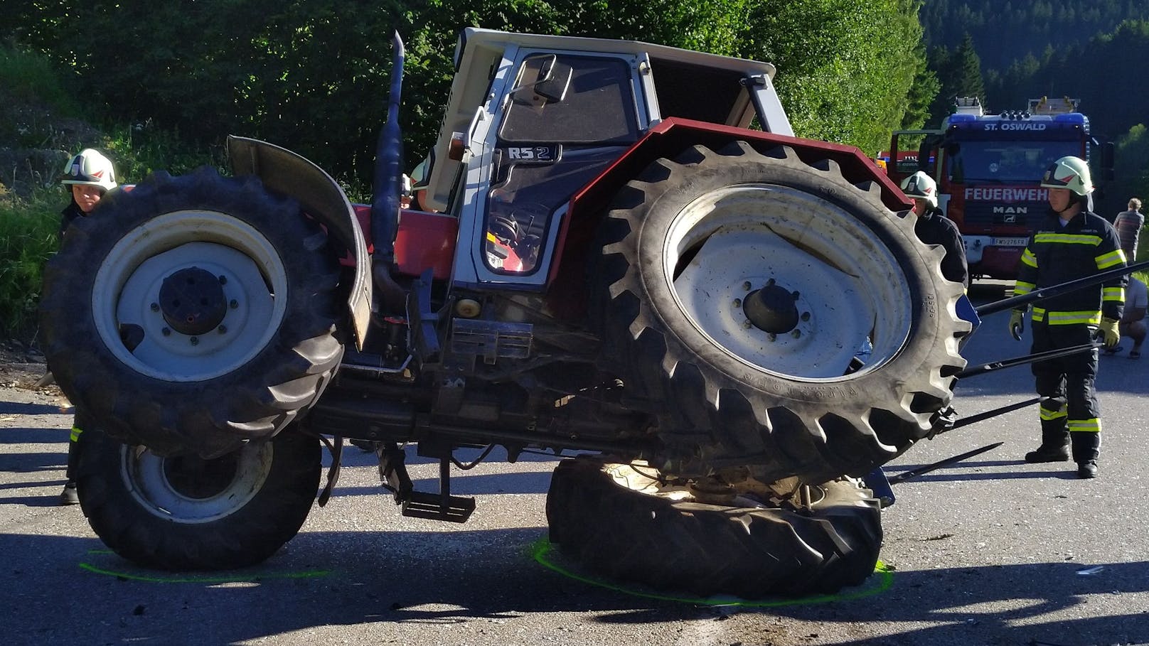 Die Traktorlenkerin wurde bei dem Unfall verletzt.