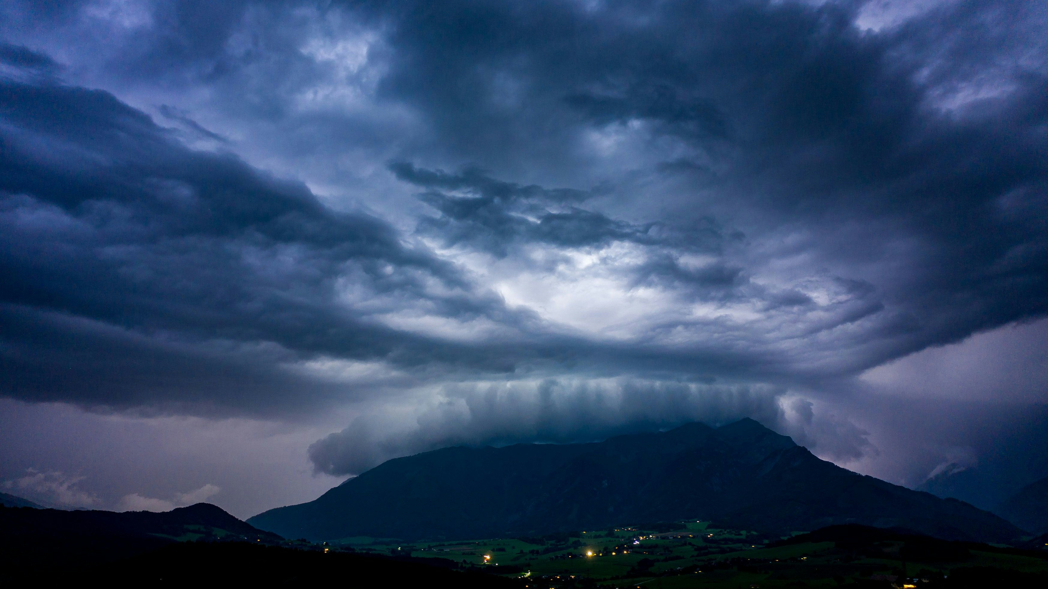 Gewitterwolke über dem Reiting in der Steiermark, aufgenommen am 10. August 2021 in Trofaiach.