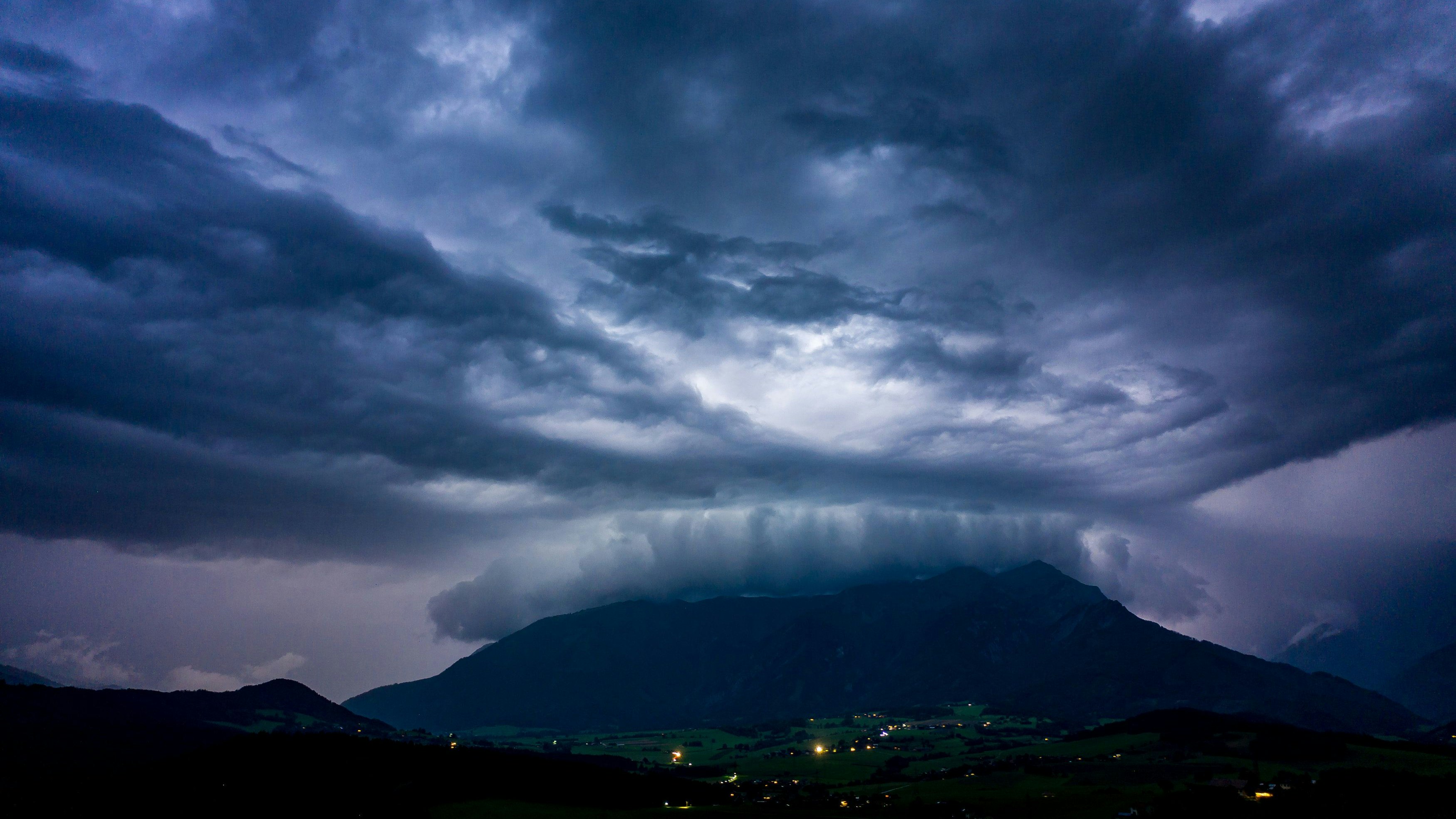 Gewitterwolke über dem Reiting in der Steiermark, aufgenommen am 10. August 2021 in Trofaiach.