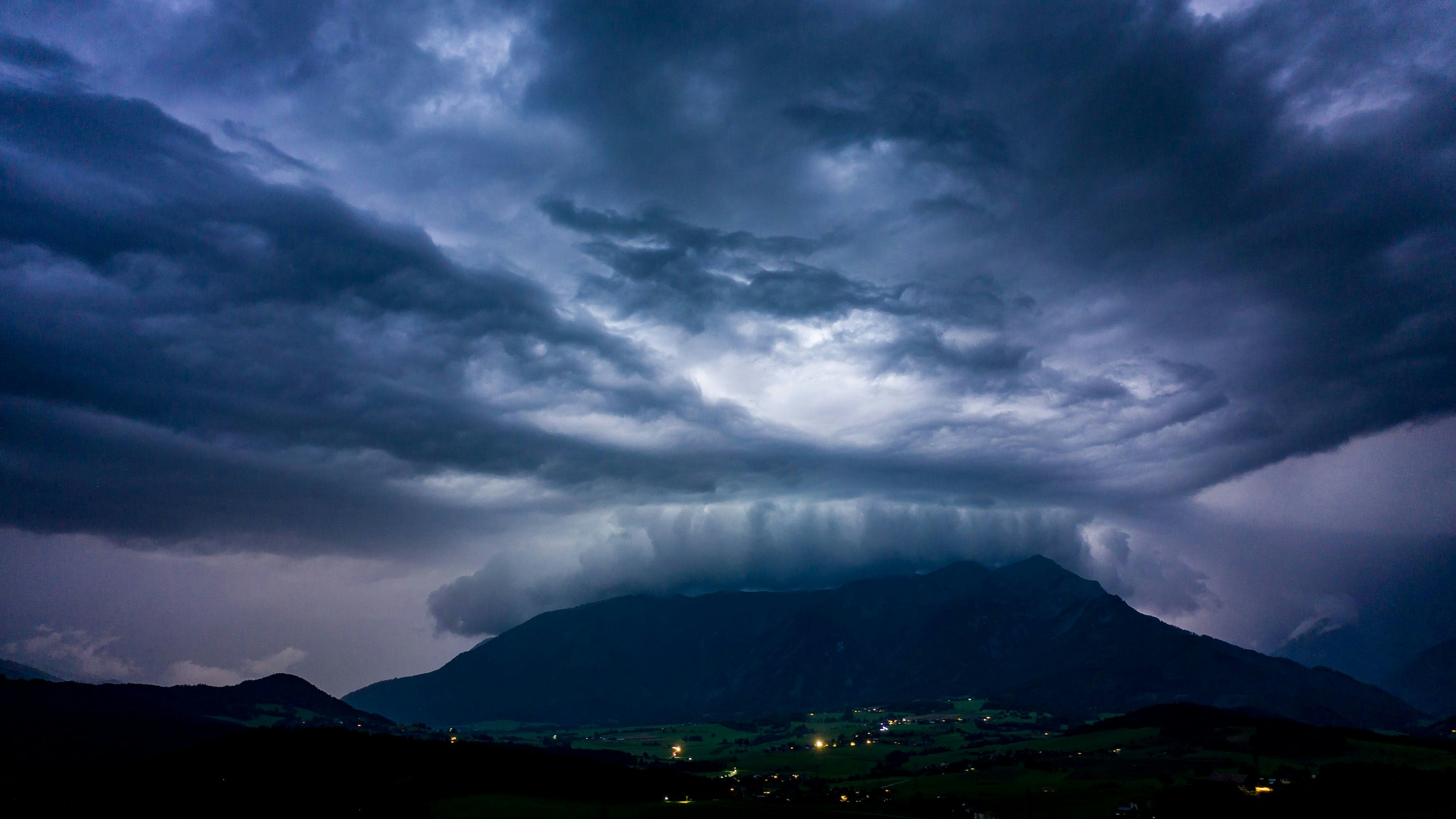 Gewitterwolke über dem Reiting in der Steiermark, aufgenommen am 10. August 2021 in Trofaiach.