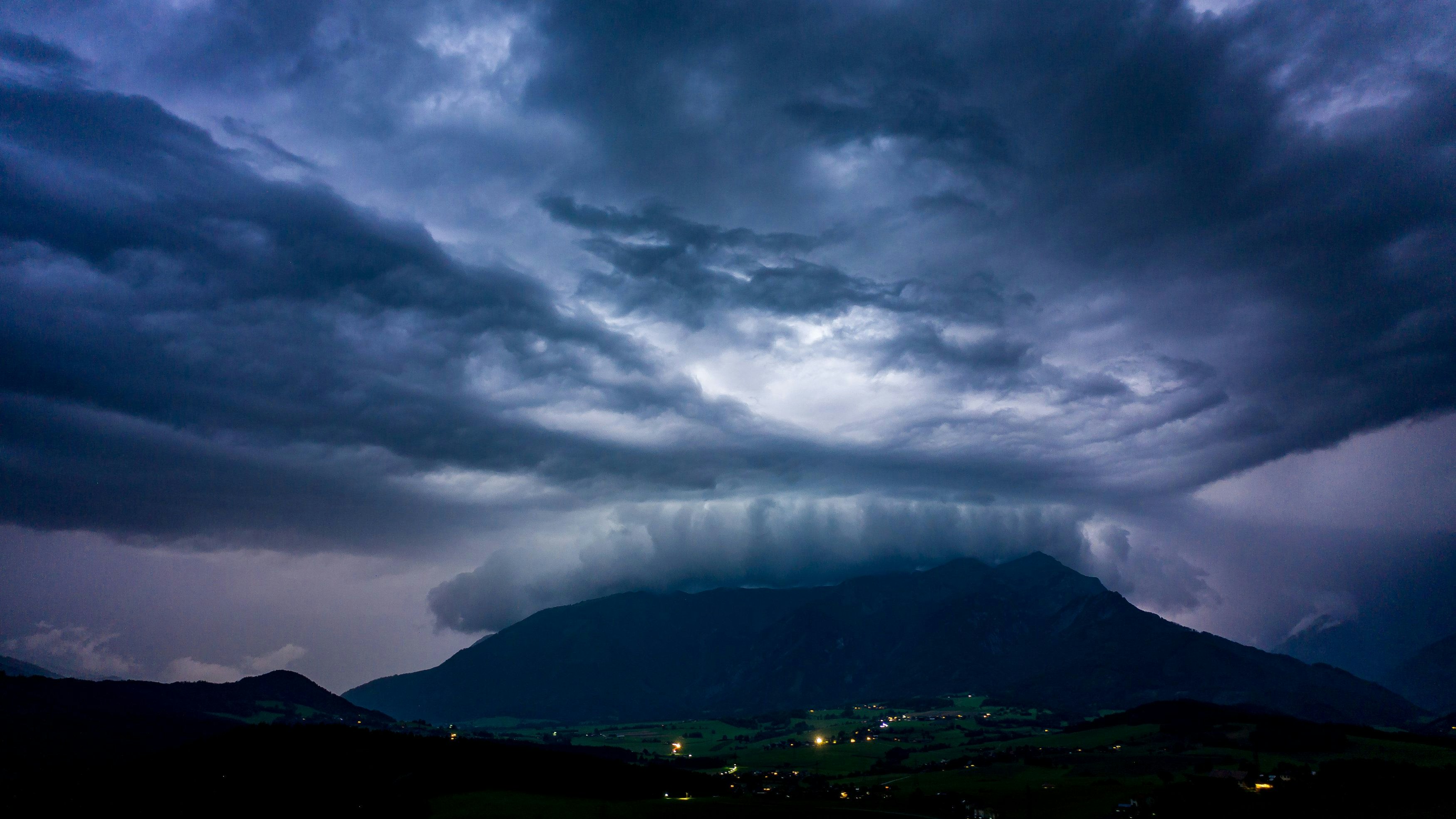 Gewitterwolke über dem Reiting in der Steiermark, aufgenommen am 10. August 2021 in Trofaiach.