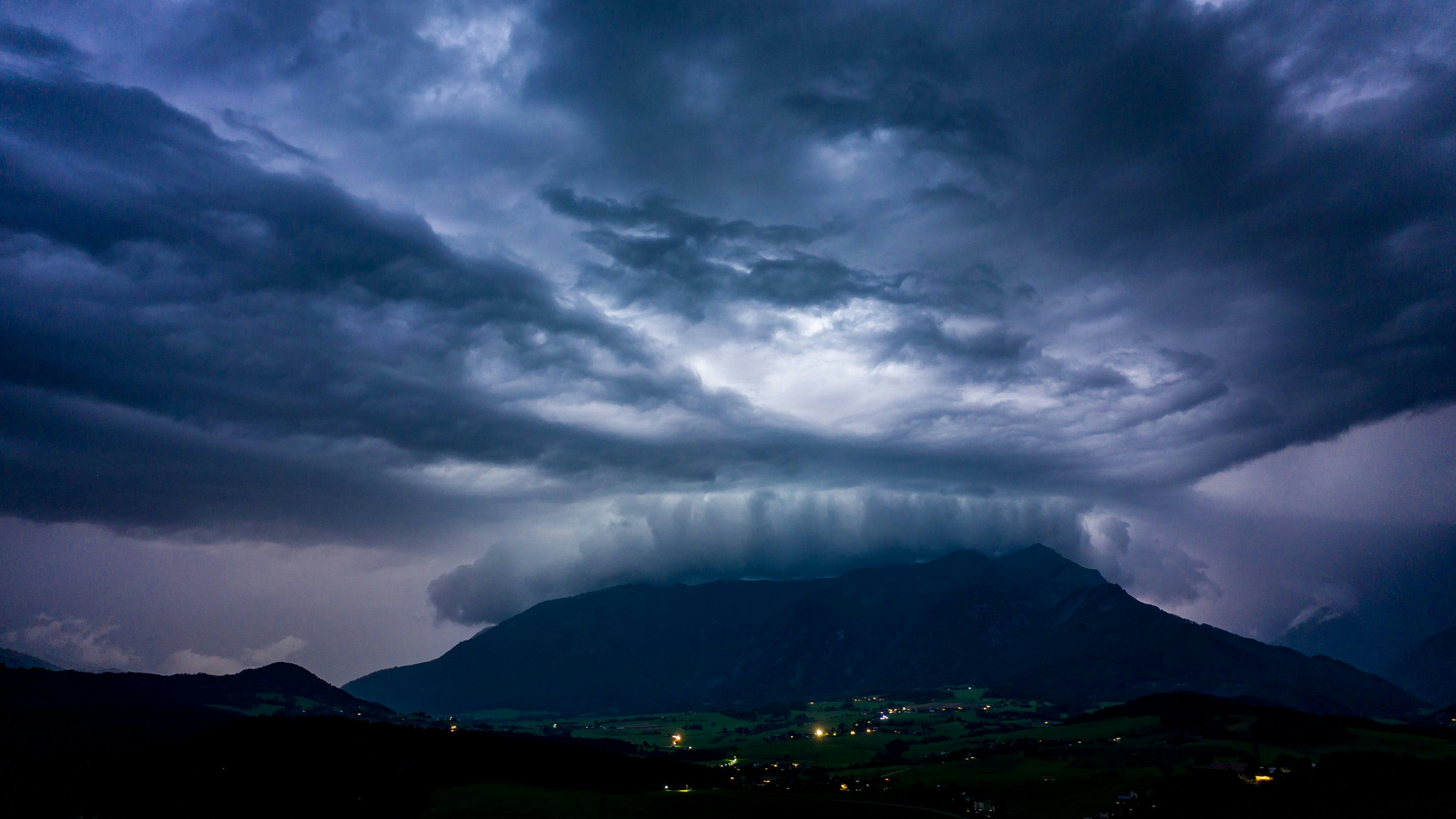Gewitterwolke über dem Reiting in der Steiermark, aufgenommen am 10. August 2021 in Trofaiach.