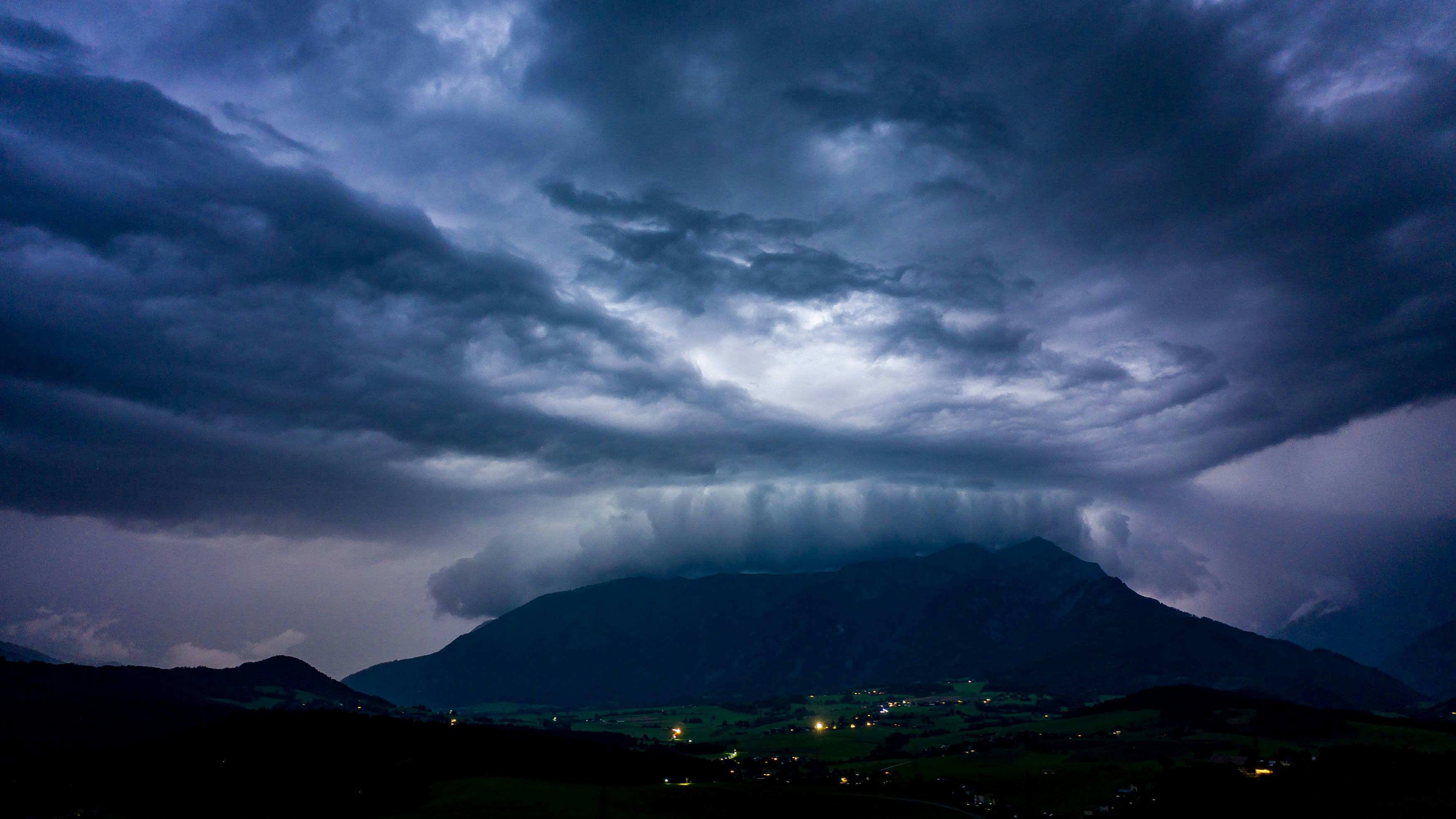 Gewitterwolke über dem Reiting in der Steiermark, aufgenommen am 10. August 2021 in Trofaiach.