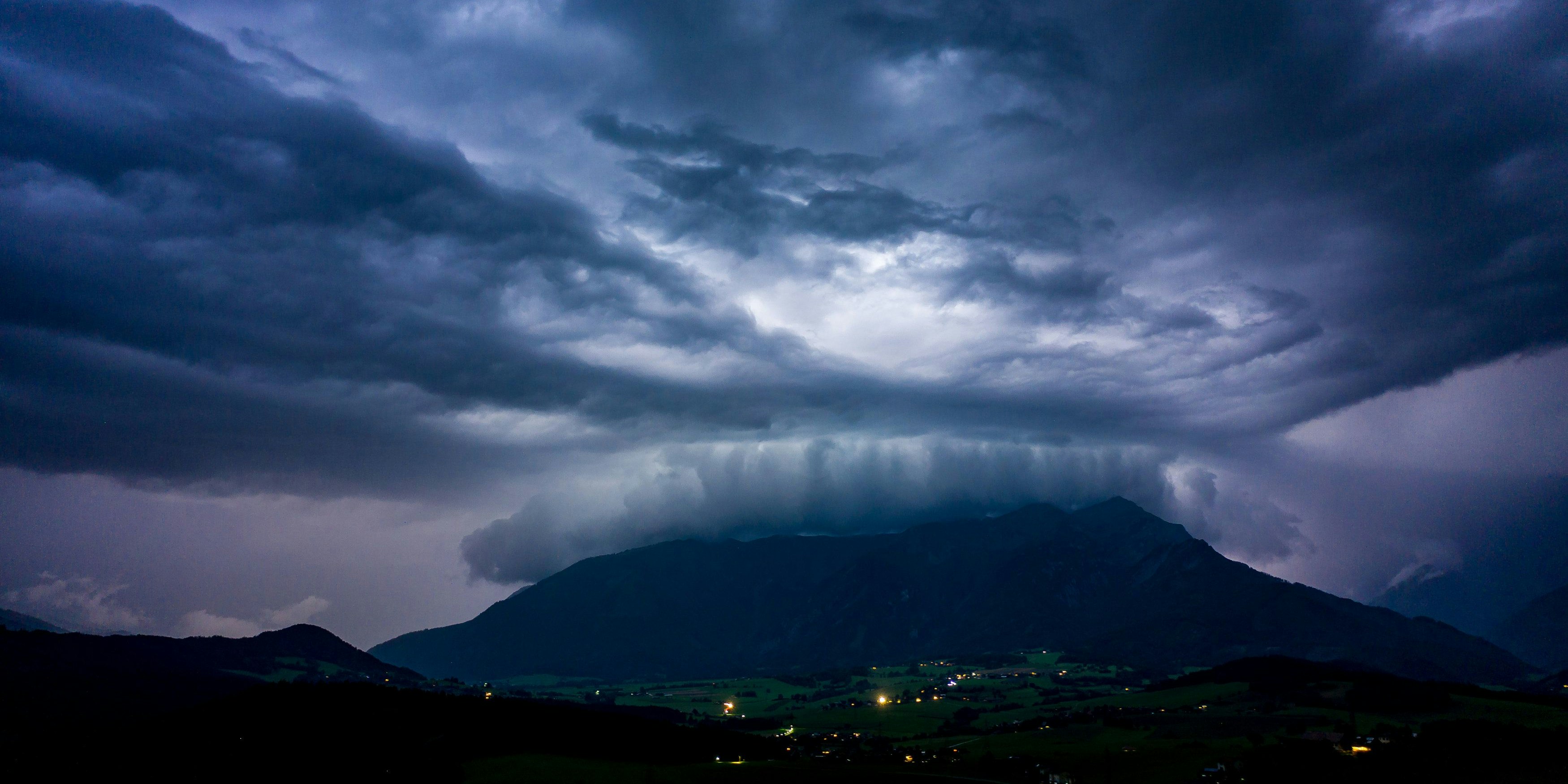 Gewitterwolke über dem Reiting in der Steiermark, aufgenommen am 10. August 2021 in Trofaiach.