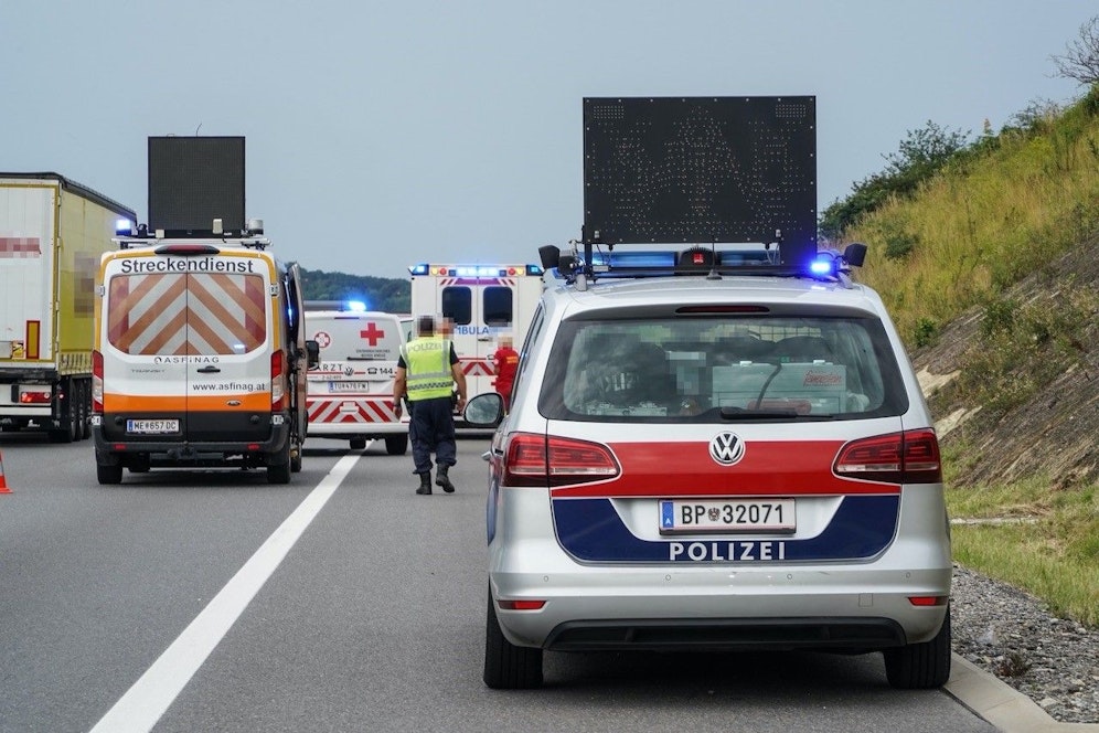 Drama auf A1: Einsatzkräfte vor Ort