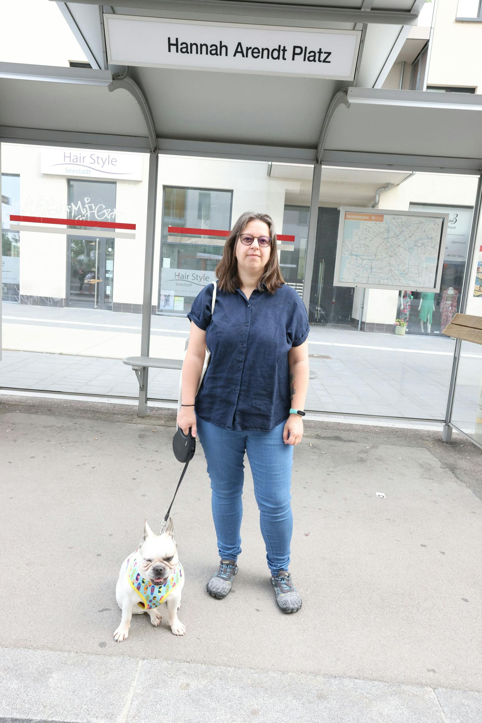 "Wir büßen für die schlechte Verkehrsplanung", kritisiert Seestädterin Sandra (41).