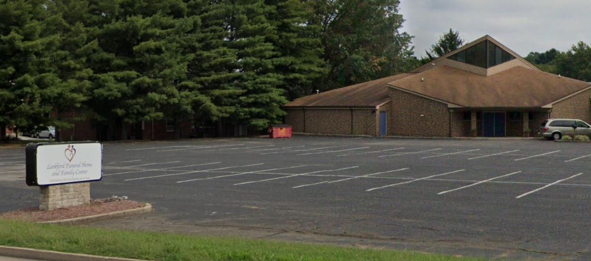 Am Freitag rückte die Polizei zum Lankford Funeral Home aus, nachdem sich Anwohnerinnen und Anwohner über einen unangenehmen Geruch beschwert hatten.