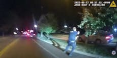 "Durchlöchert" – Beamte schießen 60 Mal auf Schwarzen
