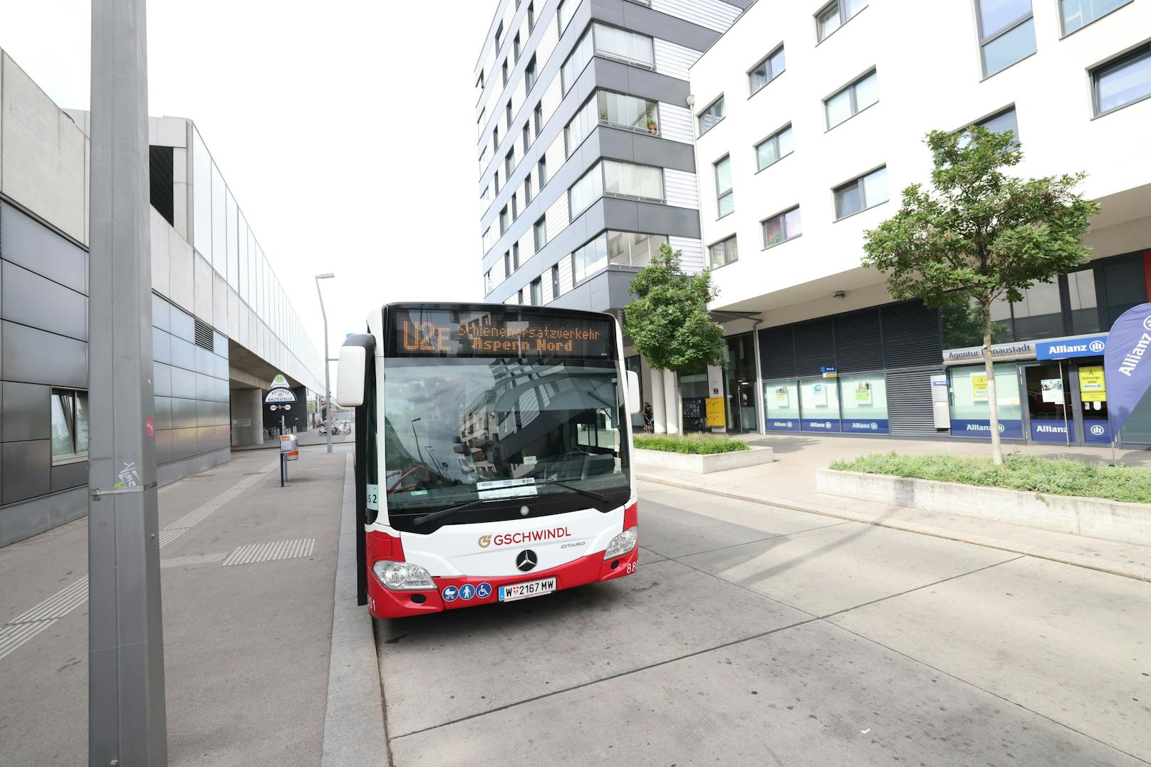 Ein Ersatzbus wurde von den Wiener Linien eingerichtet – dieser fährt tagsüber allerdings nicht bis in die Seestadt.