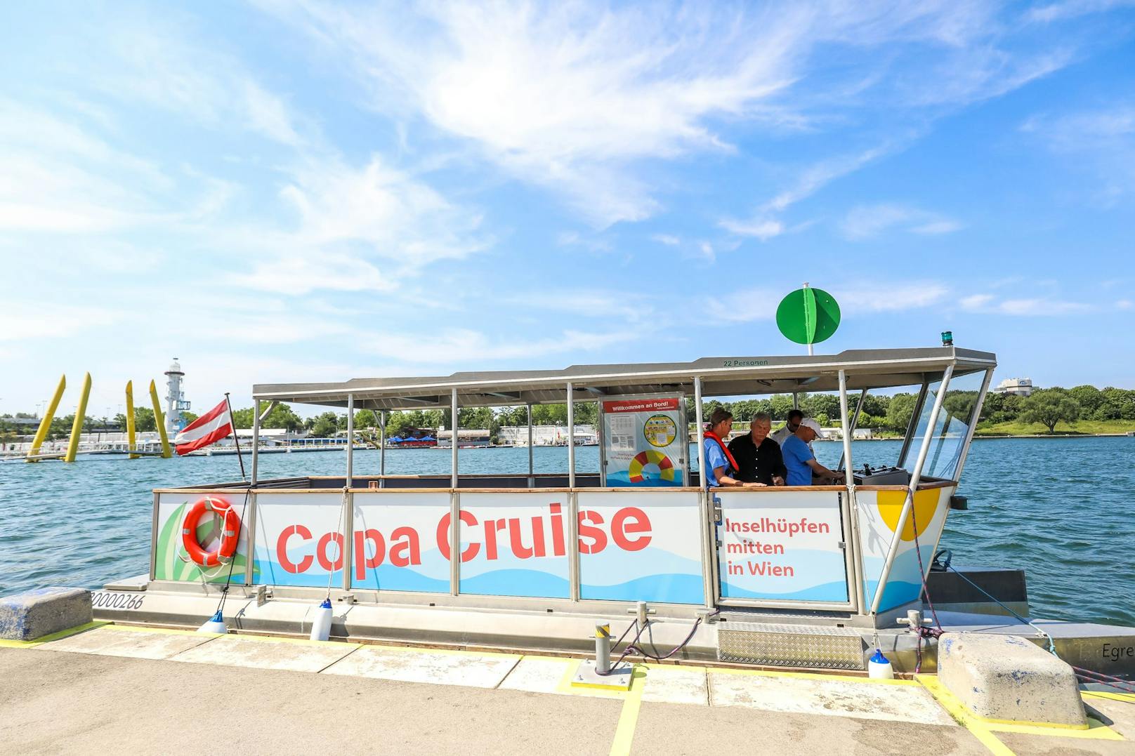 "Inselhüpfen in Wien": Mit der "Copa Cruise" ist Wiens erstes "Öffi-Boot" während des Sommers auf der Donau unterwegs.