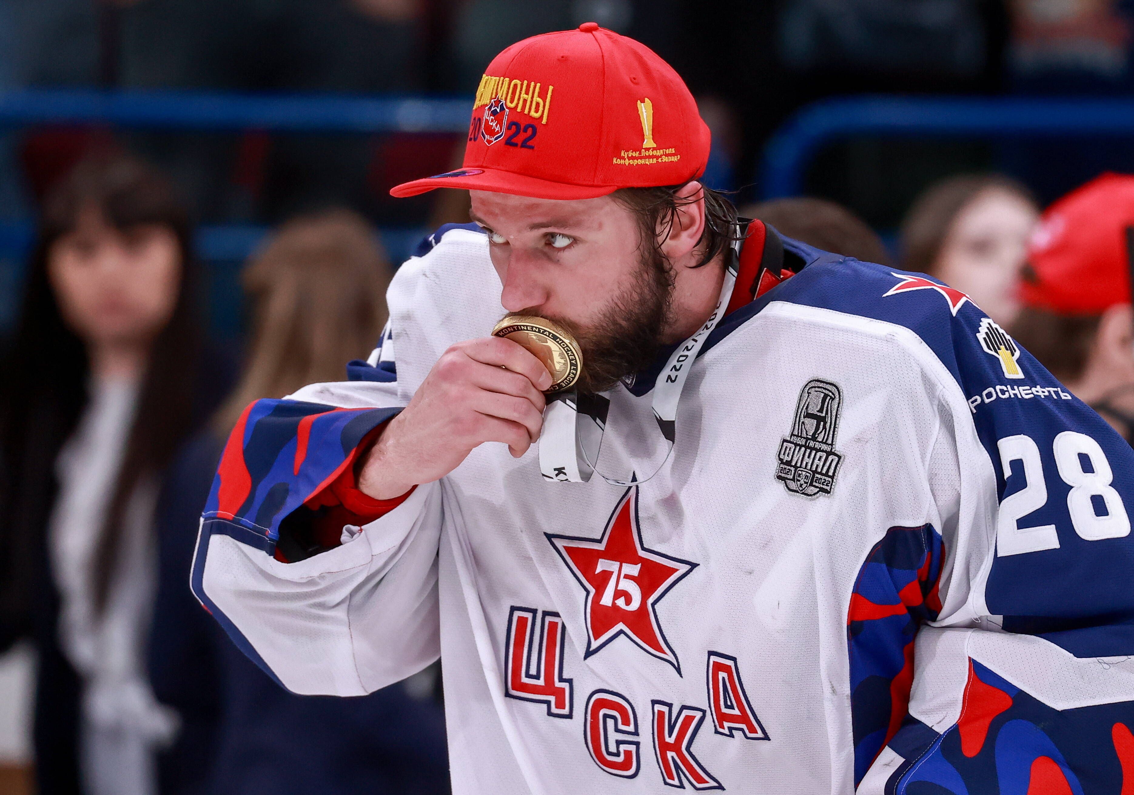  MAGNITOGORSK, CHELYABINSK REGION, RUSSIA - APRIL 30, 2022: HC CSKA Moscow s goaltender Ivan Fedotov poses with his gold medal after Leg 7 of their 2021/22 Kontinental Hockey League Gagarin Cup Final tie final best-of-seven series of annual KHL playoffs against HC Metallurg Magnitogorsk at the Metallurg Arena. Sergei Fadeichev/TASS PUBLICATIONxINxGERxAUTxONLY TS12F364